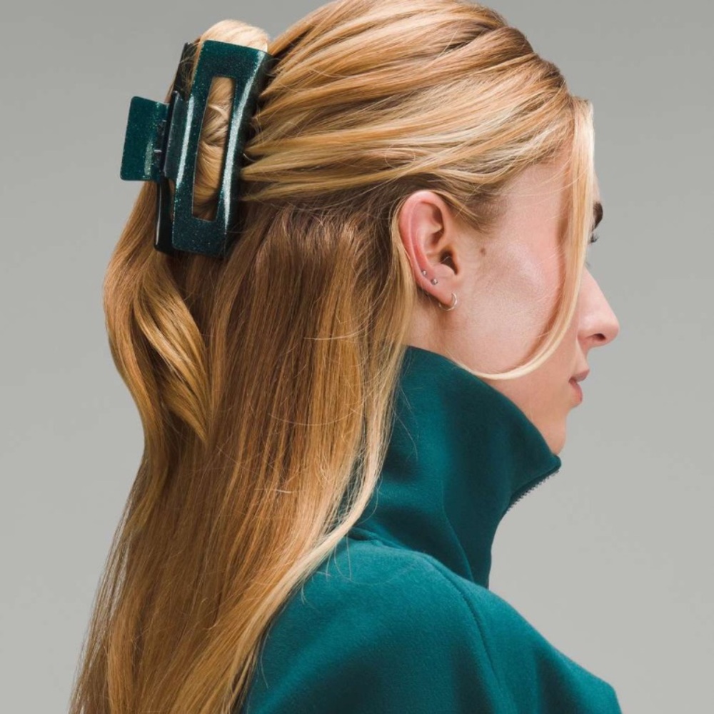 lululemon Extra Large Storm Teal Claw Hair Clip - Picture 3 of 4
